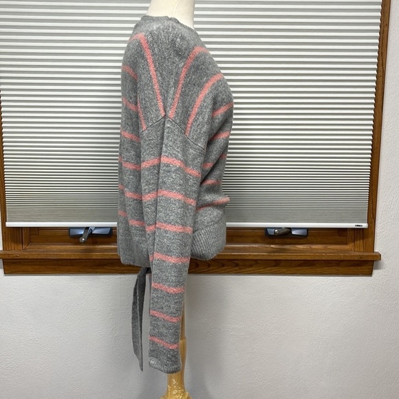 Wayf NWT Grey and Pink Stripe Sweater with Waist Tie Large - Picture 4 of 10
